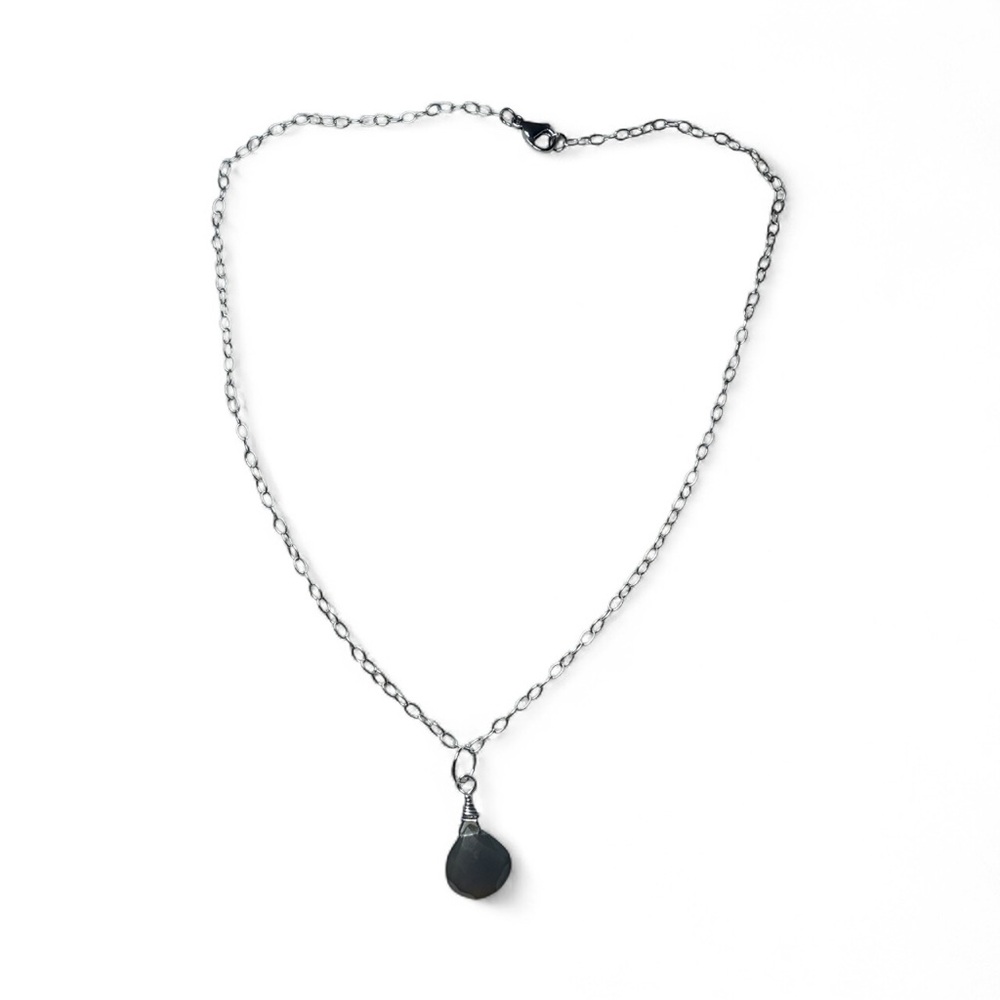 Classic silver necklace with gray/blue Chaceldony‎ pendant.